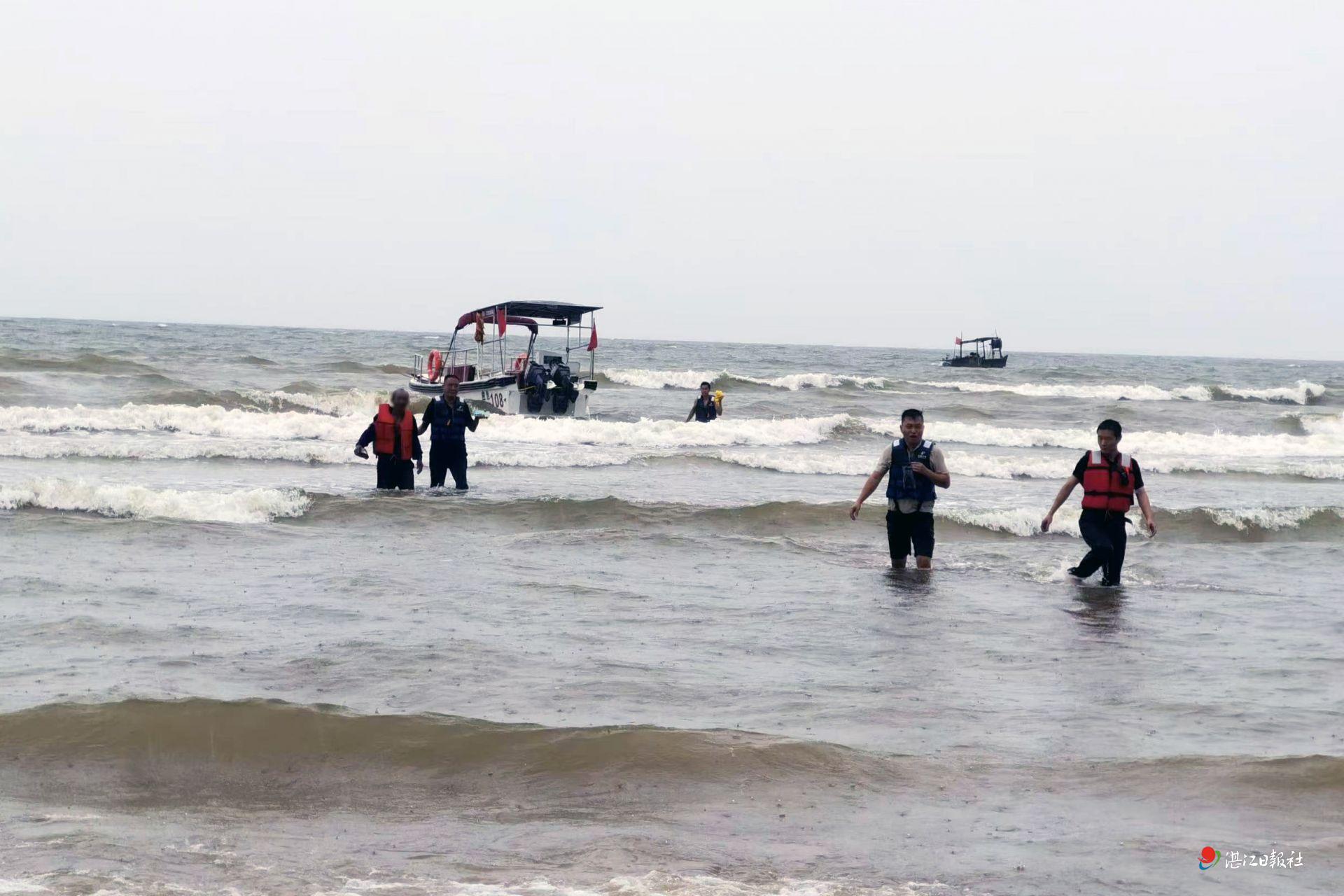 海钓遇险 遂溪警民合力救出被困群众