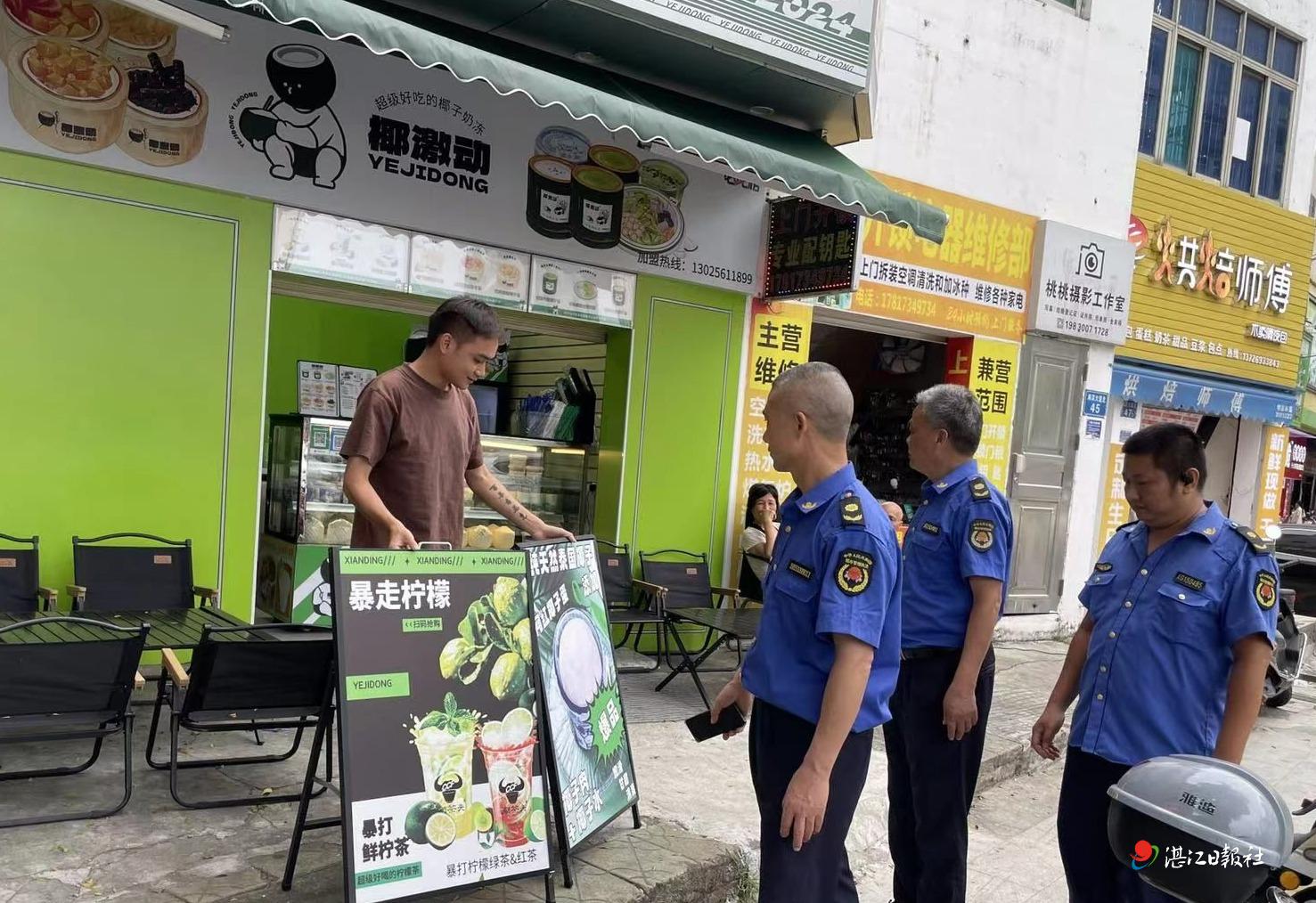 城管执法部门整治高考考场周边市容环境秩序